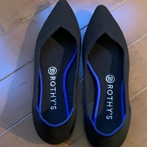Rothys the point in black